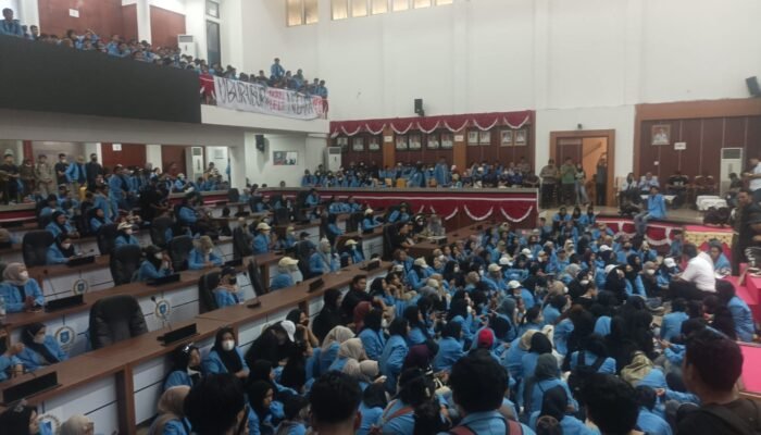 #TagarIndonesiaGelap, Aksi serentak BEM Universitas Bangka Belitung di Ruang Paripurna DPRD Babel