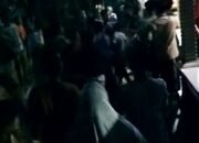 Malam Hari Warga Geruduk Rumah Kades Baskara Bakti terkait pertambangan PT. Timah di Tanah Merah