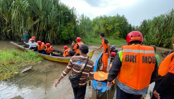 Tim SAR Gabungan telah berhasil mengevakuasi Korban yg diterkam Buaya di Alur Sungai Menduk, Desa Paya Benua, Kec. Mendo Barat, Kab. Bangka